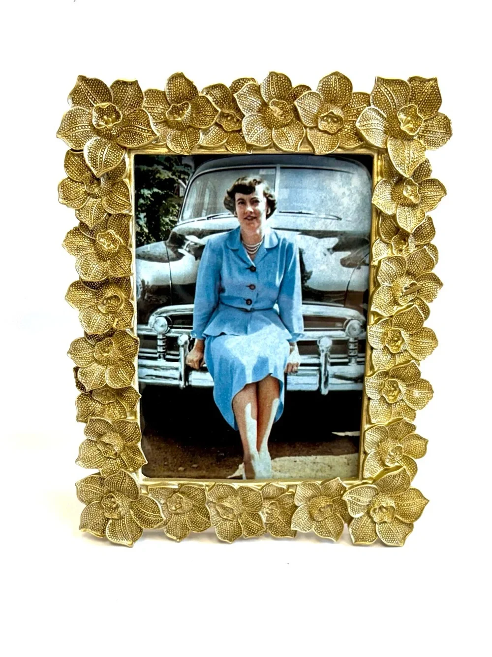 Nanette Lepore Vintage Style Picture Frame Gold Resin Orchid Design F571009